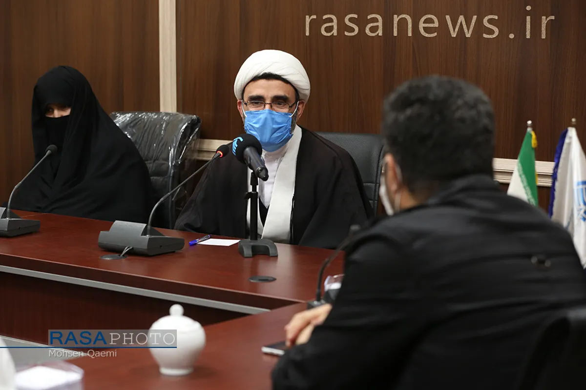 تجلیل از طلبه جهادی فعال در بیمارستان&zwnj;های کرونایی به مناسبت روز پرستار