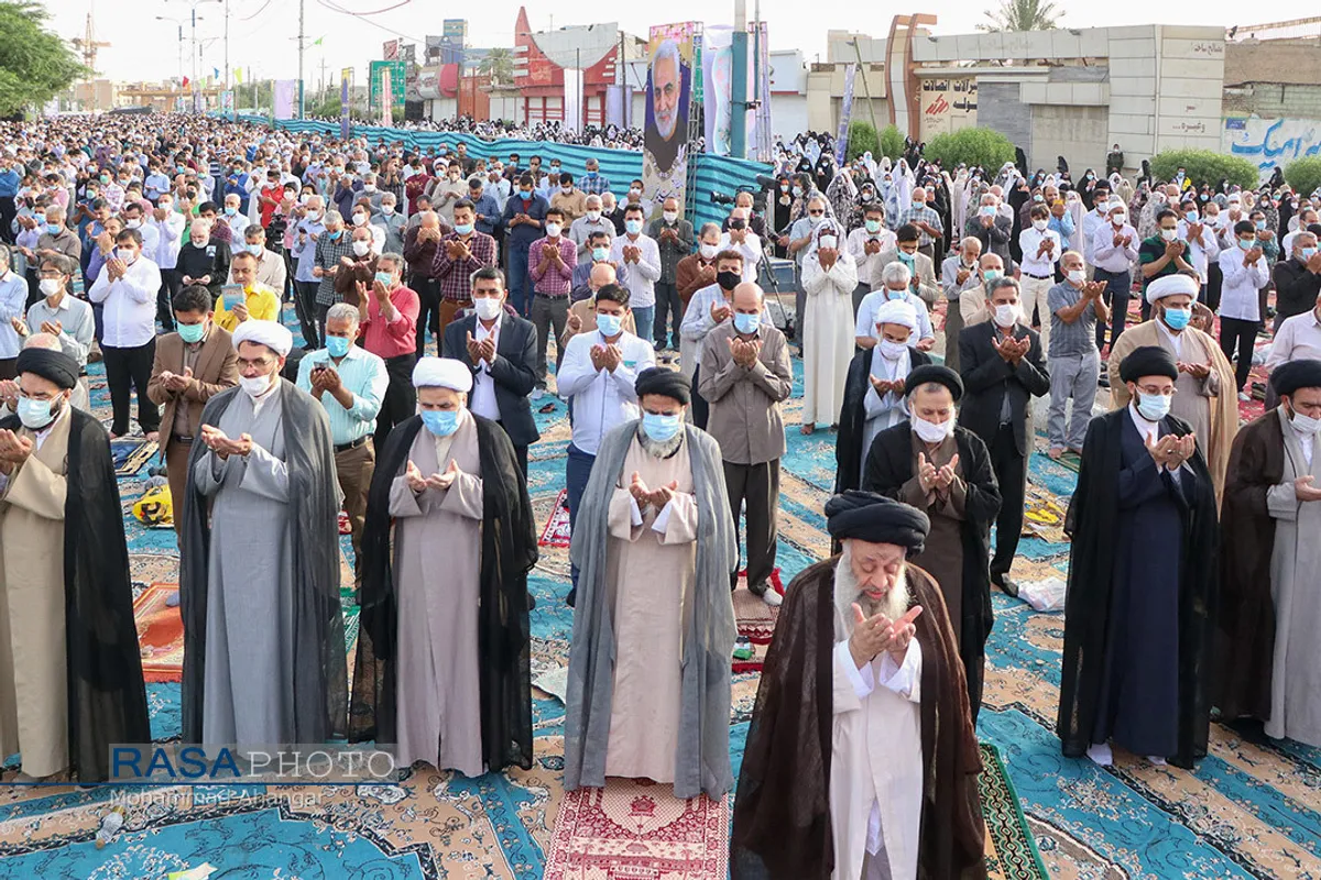 نماز عید سعید فطر به امامت آیت الله موسوی جزایری