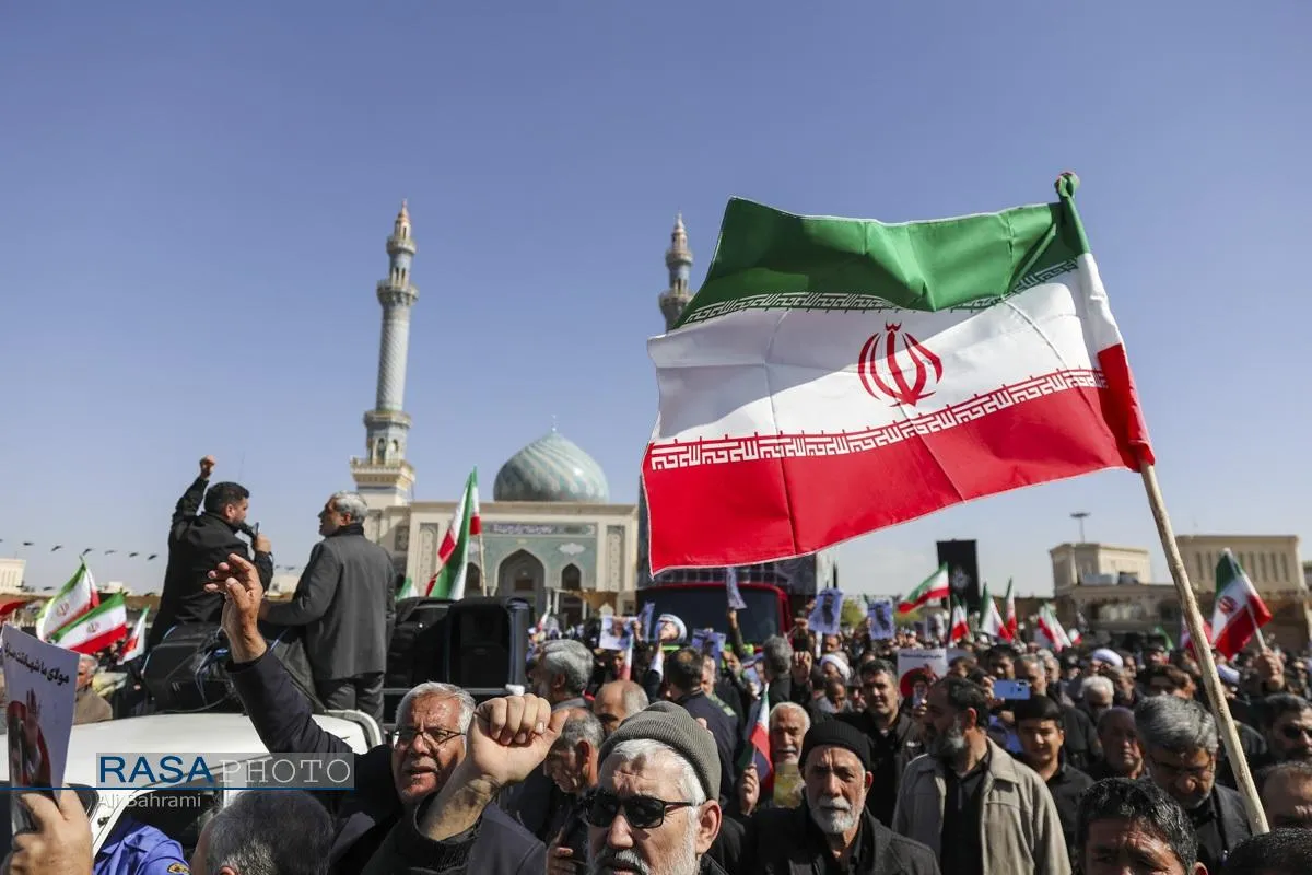 تشییع 13 شهید حملات اخیر دشمن در قم