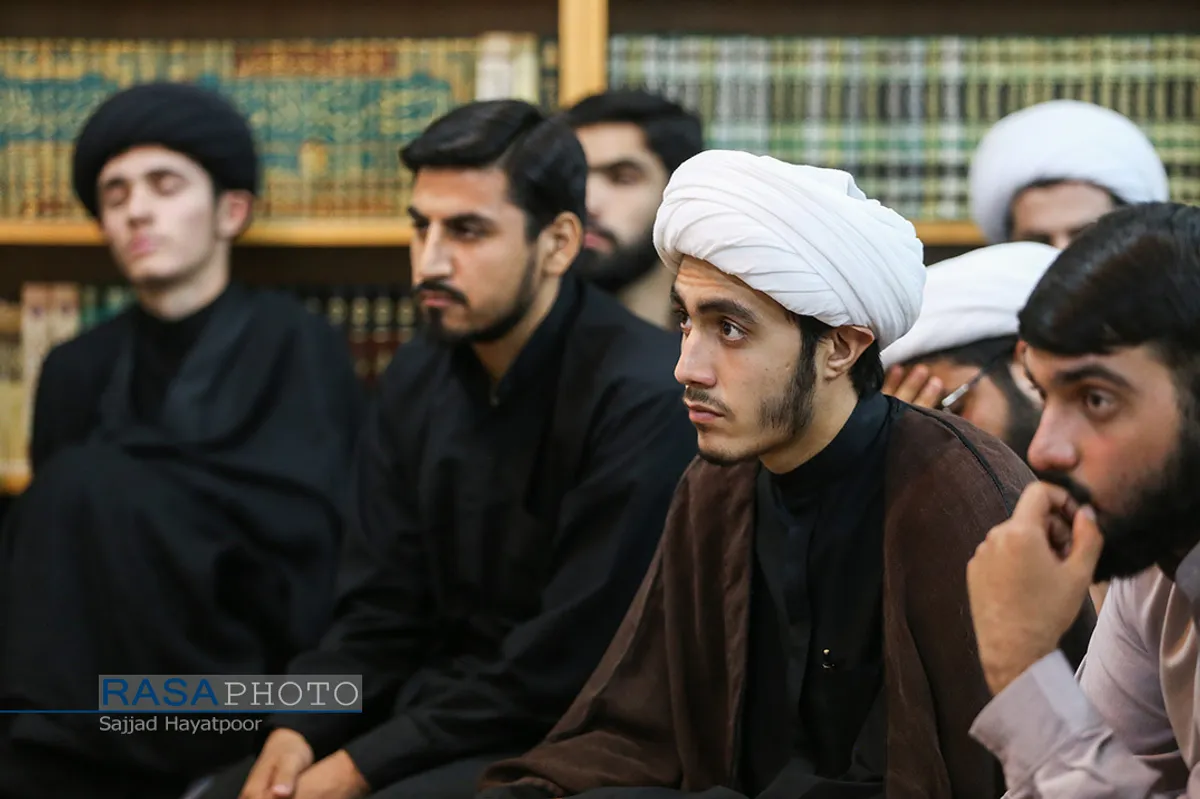 مراسم آغاز سال تحصیلی مدرسه علمیه انوار طاها با سخنرانی آیت الله حسینی بوشهری