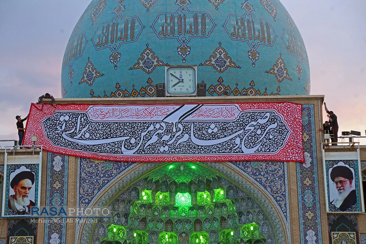 تعویض پرچم مسجد مقدس جمکران در آستانه ماه محرم