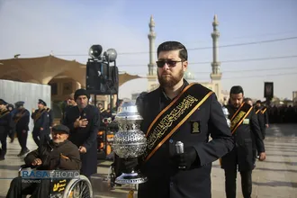 دسته عزاداری خادمان حرم کریمه اهل&zwnj;بیت (س) در روز شهادت حضرت امام موسی کاظم (علیه&zwnj;السلام)