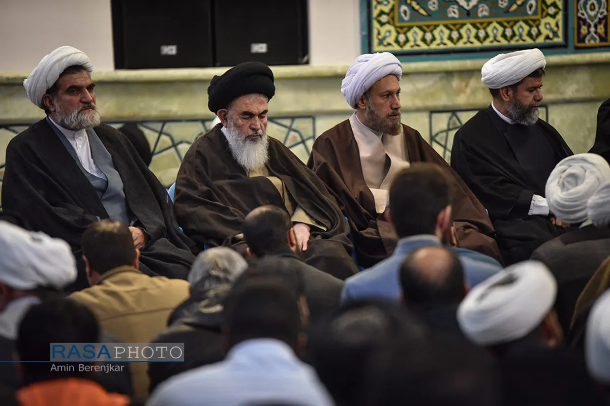 تمجع جمعی از طلاب استان فارس در محکومیت هتک حرمت مجتمع علوم قرآنی و مدرسه علمیه خاتم الانبیاء