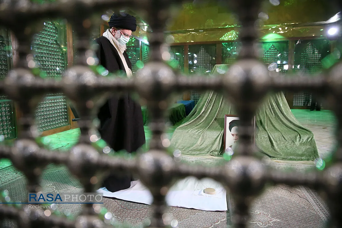 حضور رهبر انقلاب در مرقد مطهر امام راحل و گلزار شهدای بهشت زهرا