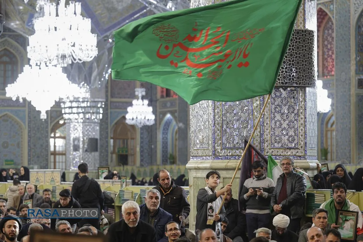 غم و اندوه زائران حضرت امام رضا (ع) در پی اعلام خبر شهادت رهبر معظم انقلاب
