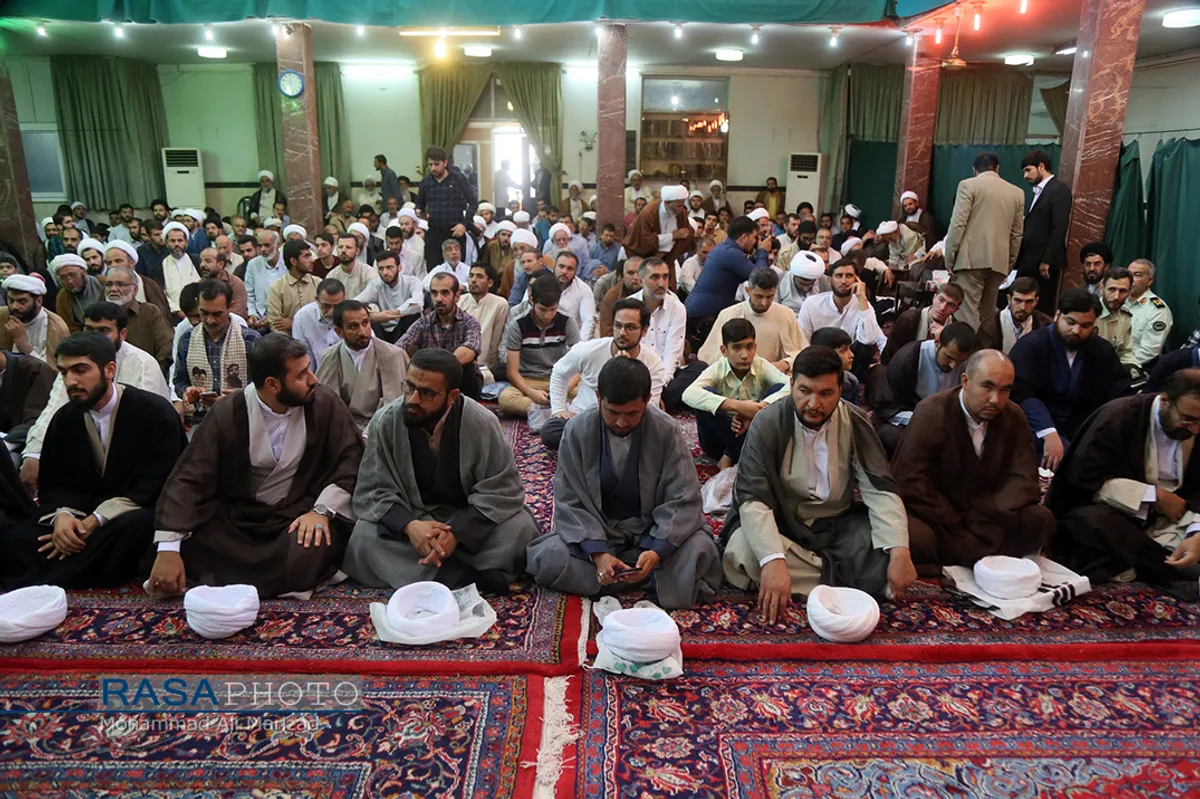 مراسم عمامه&zwnj;گذاری طلاب در بیوت مراجع تقلید در روز عید سعید غدیر