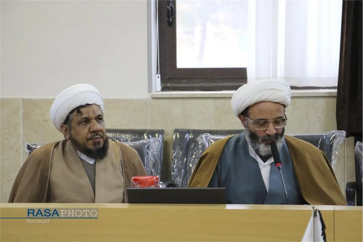 نشست مدیران مراکز حوزوی اصفهان با آیت الله شب زنده دار
