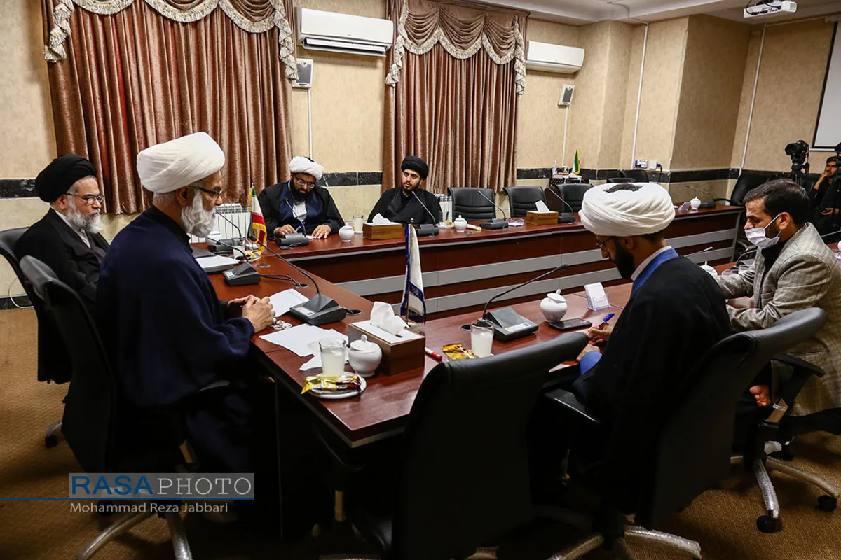 نشست بررسی فقهی حکم ارتداد سلمان رشدی&lrm;&lrm;