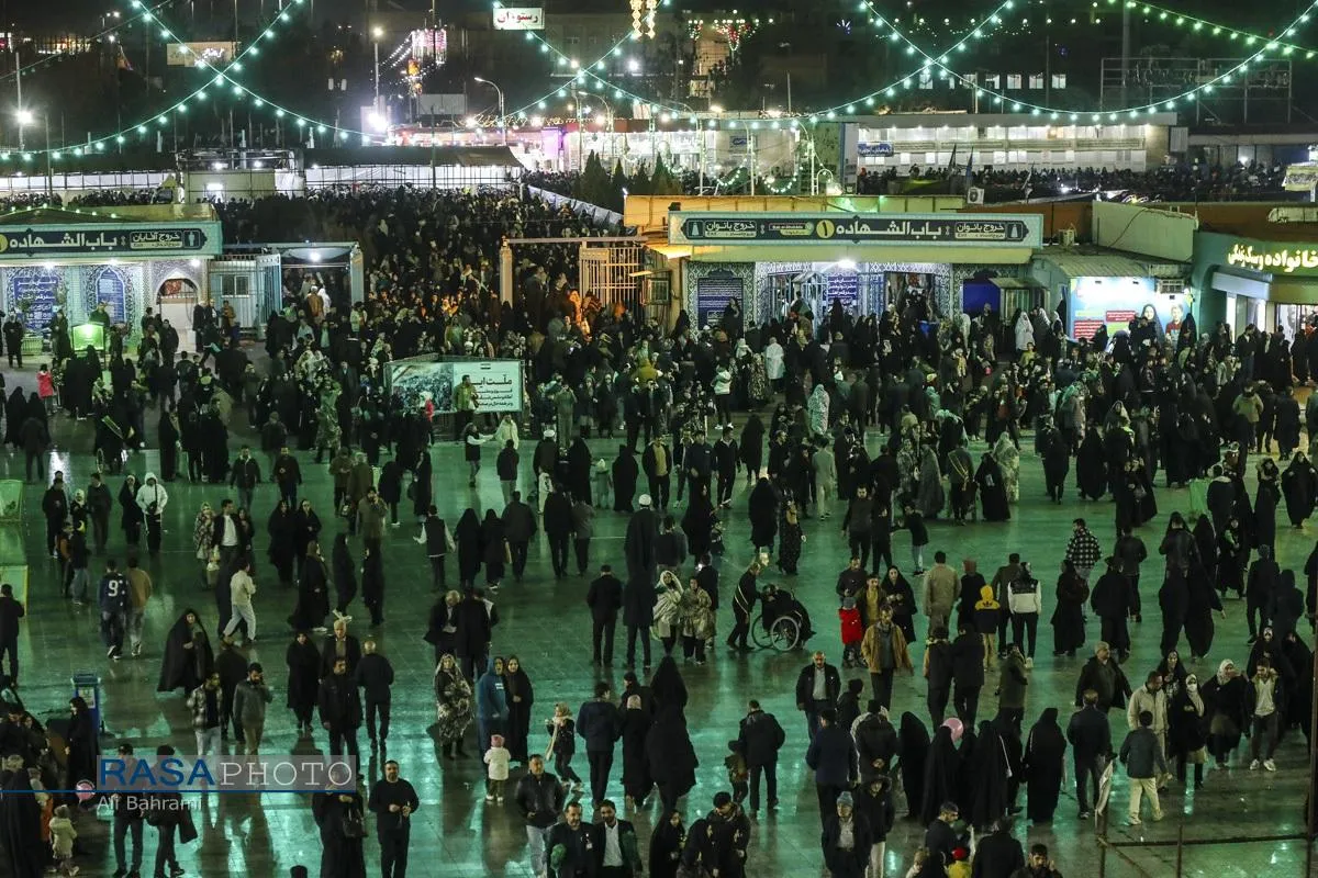 حال و هوای بارانی مسجد مقدس جمکران در شب نیمه شعبان