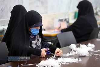 کارگاه تولید ۴۰۰۰ ماسک و گان توسط بسیج دانشجویی در قم