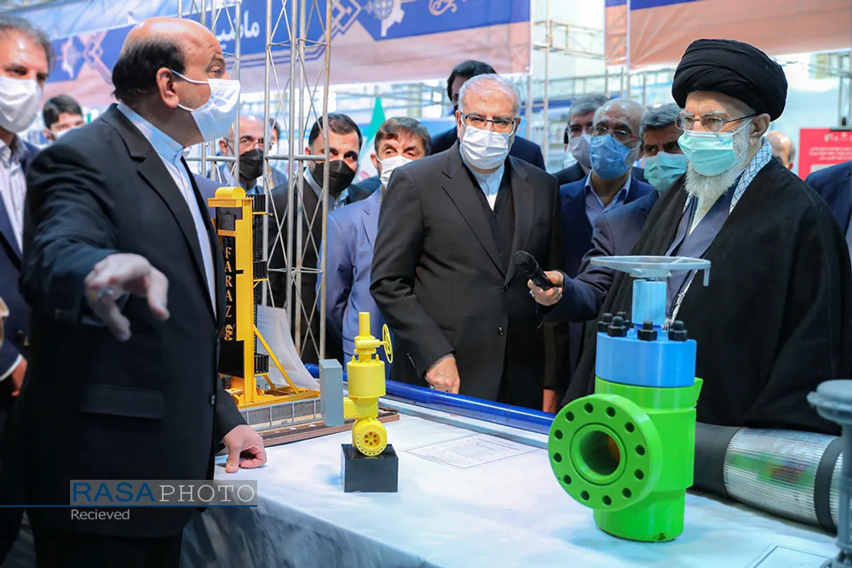 بازدید مقام معظم رهبری از نمایشگاه توانمندی&zwnj;های صنعتی