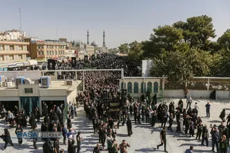 دسته عزای خادمان و زائران در سالروز رحلت حضرت معصومه (سلام&zwnj;الله&zwnj;علیها)