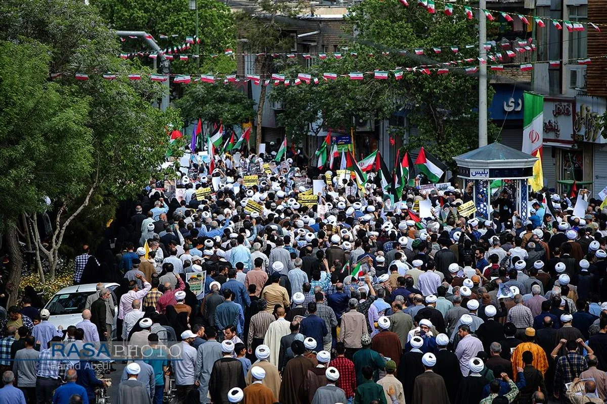 راهپیمایی مردم قم در حمایت از عملیات غرور آفرین وعده صادق