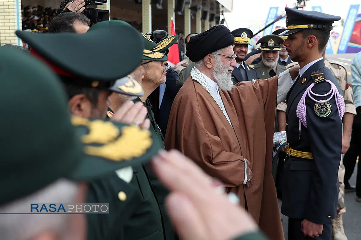 مراسم دانش&zwnj;آموختگی دانشجویان دانشگاههای افسری ارتش در دانشگاه خاتم&zwnj;الانبیاء(ص) با حضور رهبر انقلاب