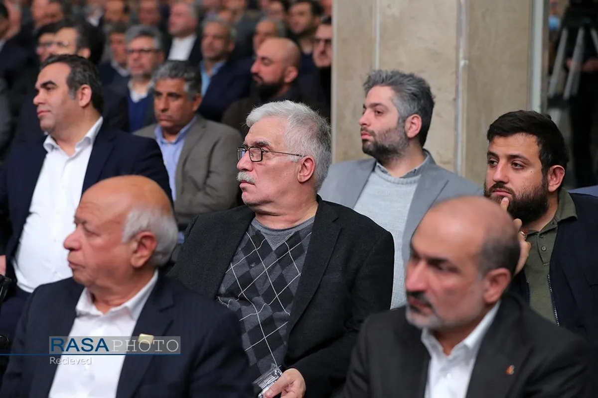 دیدار تولیدکنندگان و فعالان اقتصادی با مقام معظم رهبری