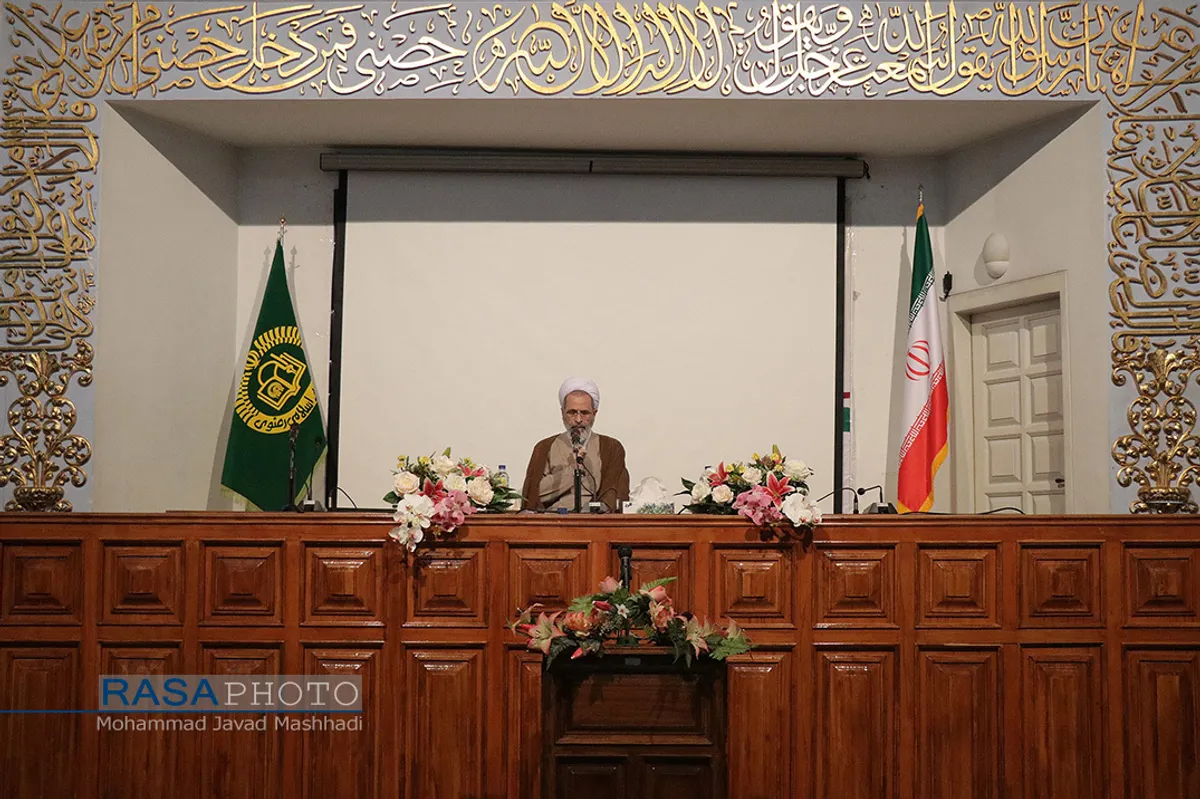 نشست علمی الزامات بیانیه گام دوم انقلاب اسلامی با حضور آیت الله اعرافی