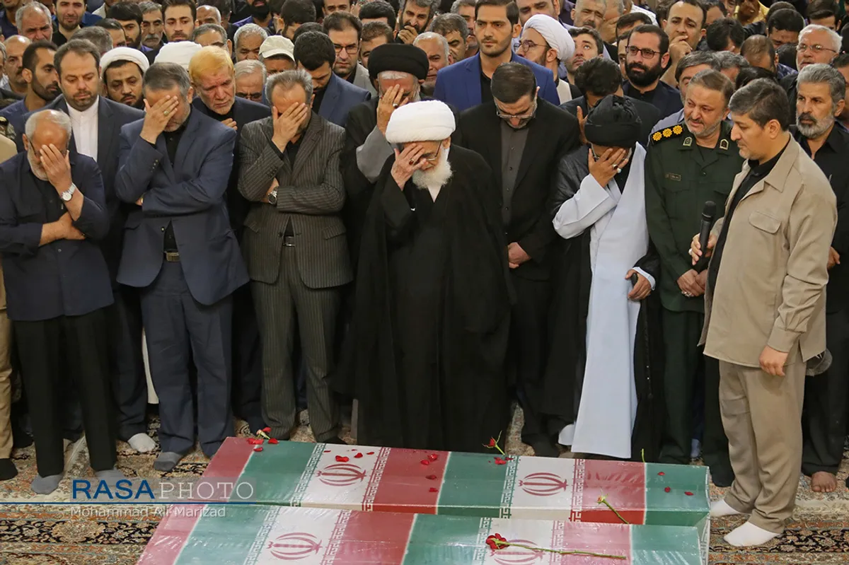 تشییع ۷ شهید گمنام دفاع مقدس در قم