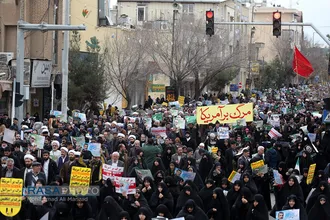 راهپیمایی نمازگزاران قم در حمایت ازسپاه و اقتدار و امنیت نظام اسلامی