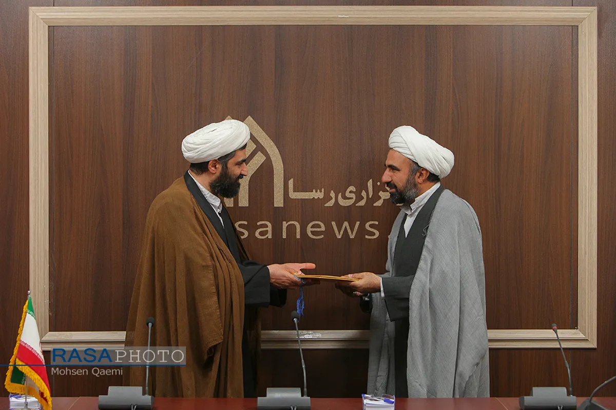 تکریم حجت الاسلام علی اسفندیار دبیر سابق سرویس فرهنگ و اجتماع خبرگزاری رسا
