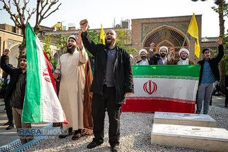 تجمع طلاب مدرسه علمیه مروی تهران در حمایت از عملیات نیروهای مسلح