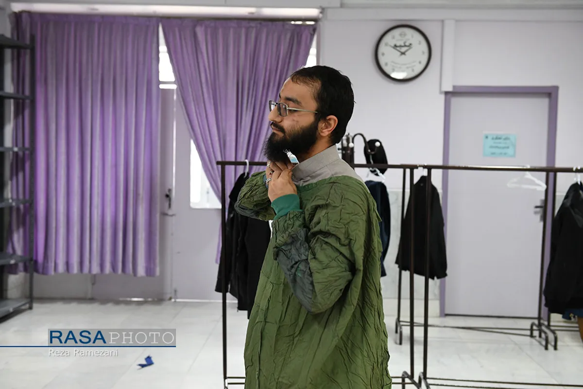 لباس گان را از تن در می آورد تا به خانه برگردد | از حجره تا بیمارستان