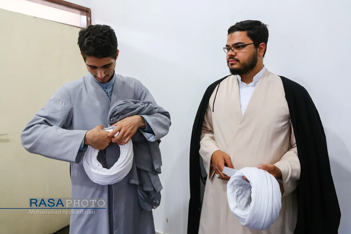 جشن عمامه&zwnj;گذاری طلاب توسط حضرت آیت الله سبحانی