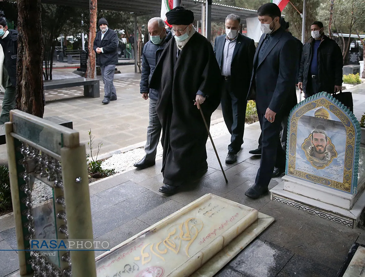 حضور رهبر انقلاب در مرقد مطهر امام راحل و گلزار شهدای بهشت زهرا