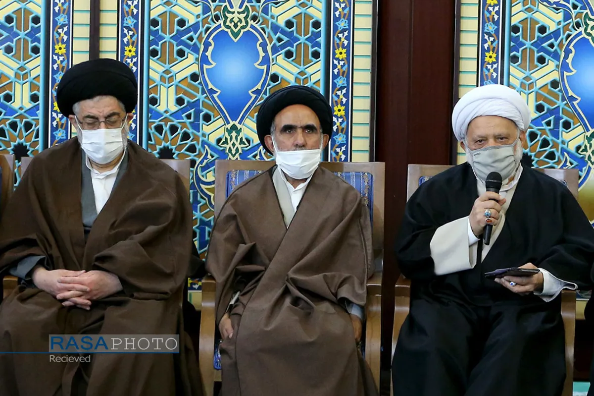 دیدار جمعی از علما و شخصیت&zwnj;های حوزوی با رئیس جمهور