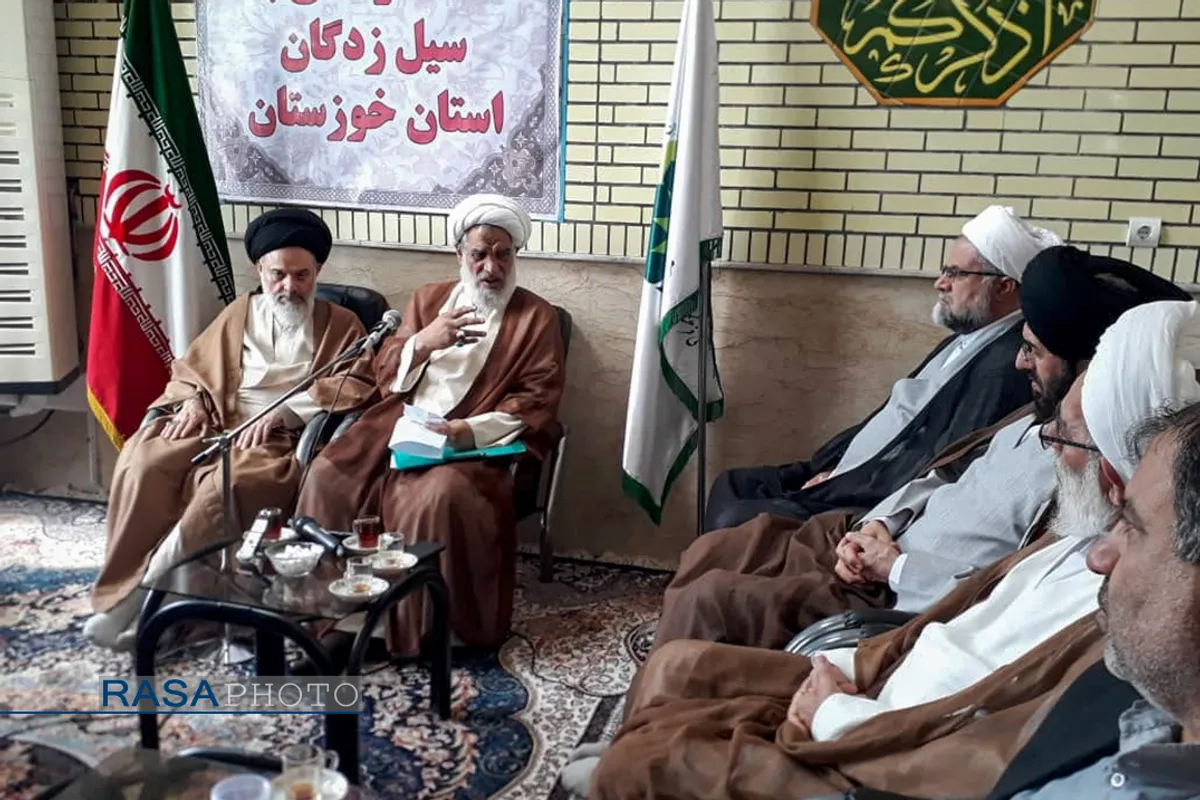 بازدید آیت الله حسینی بوشهری از قرارگاه مردمی امام حسین (ع) و دیدار با آیت الله کعبی