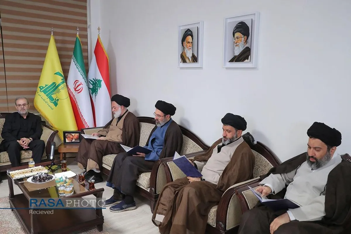 حضور جمعی از فرزندان رهبر انقلاب در دفتر حزب&zwnj;الله در تهران به منظور ابلاغ پیام ایشان
