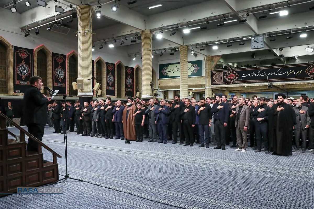 اولین شب عزاداری حضرت اباعبدالله الحسین (علیه&zwnj;السلام) با حضور رهبر انقلاب