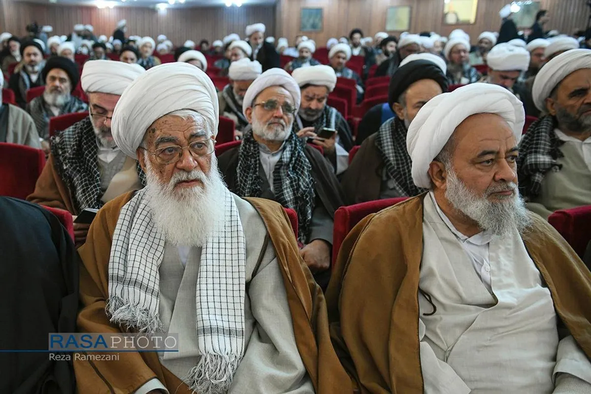 نشست تشکل اساتید سطوح عالی و خارج حوزه علمیه با موضوع "طوفان الاقصی و تحولات جهانی"