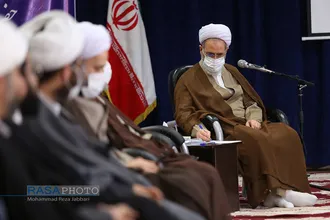 نشست صمیمی نخبگان و استعداد&zwnj;های برترحوزوی با آیت الله اعرافی