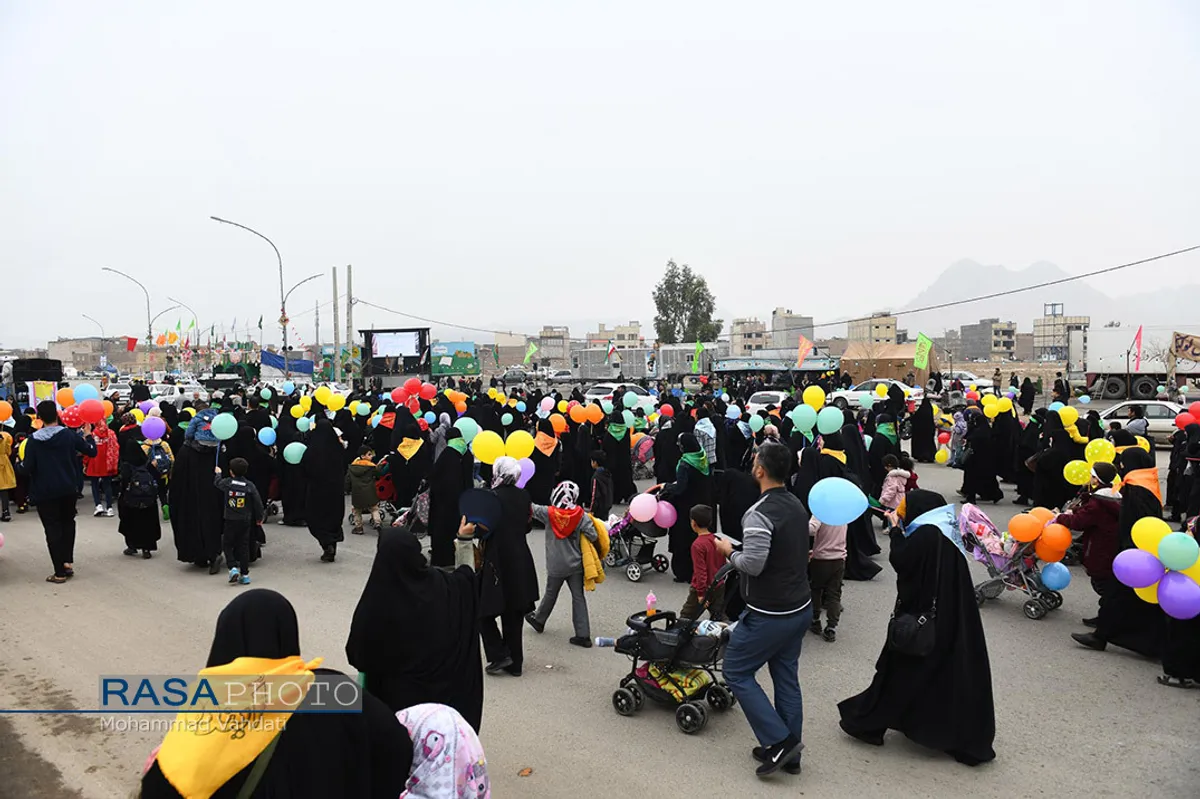 راهپیمایی کالسکه ای پدر و مادرها با عنوان "امید آینده"
