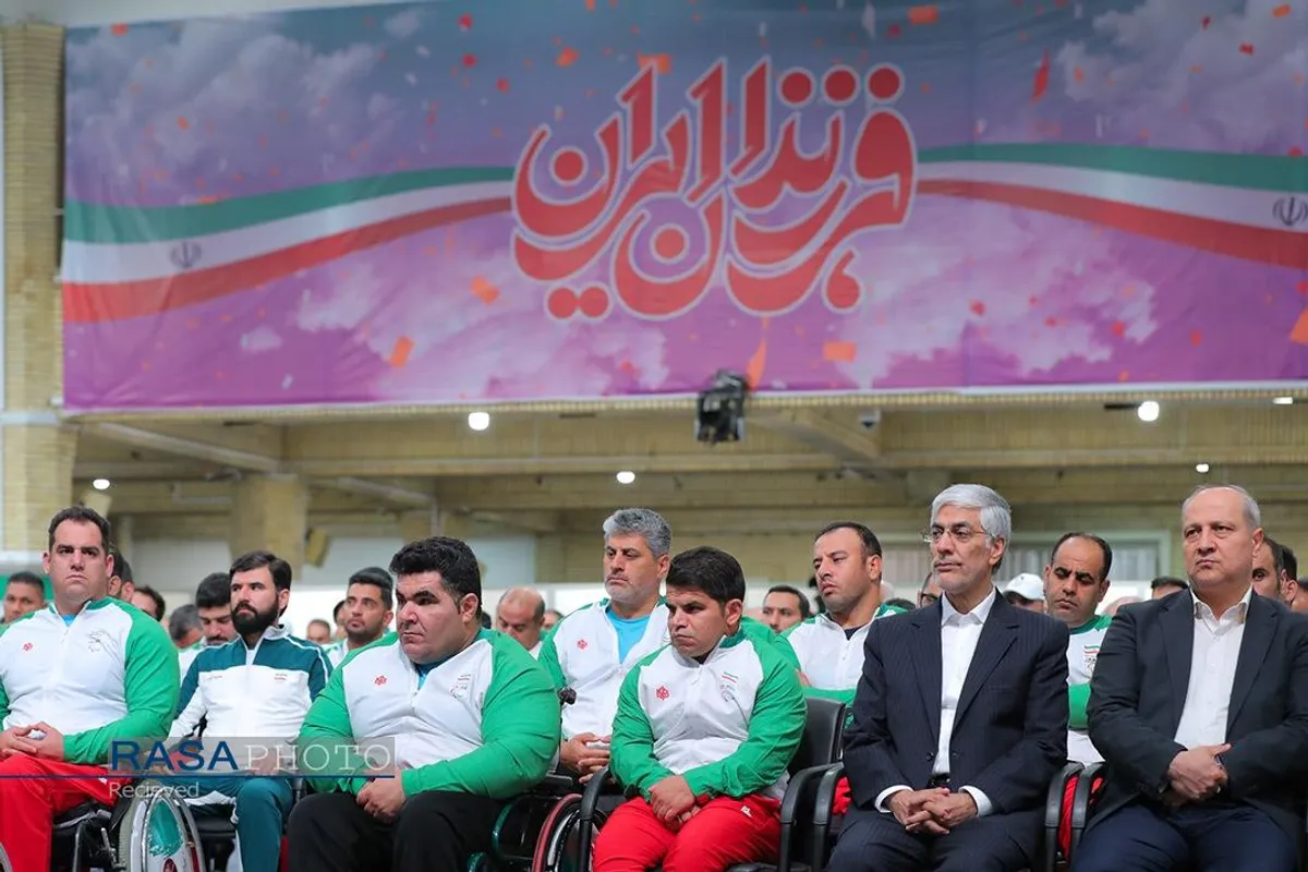 دیدار اعضای کاروان&zwnj;های اعزامی ایران به بازی&zwnj;های المپیک و پارالمپیک ۲۰۲۴ با رهبر انقلاب