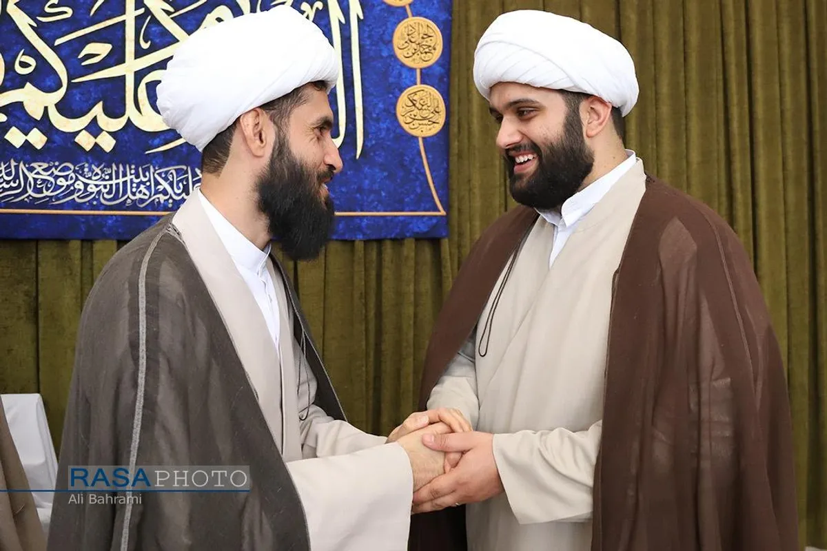 جشن عمامه&zwnj;گذاری طلاب در بیوت مراجع تقلید به&zwnj;مناسبت روز میلاد حضرت زهرا (سلام&zwnj;الله&zwnj;علیها)