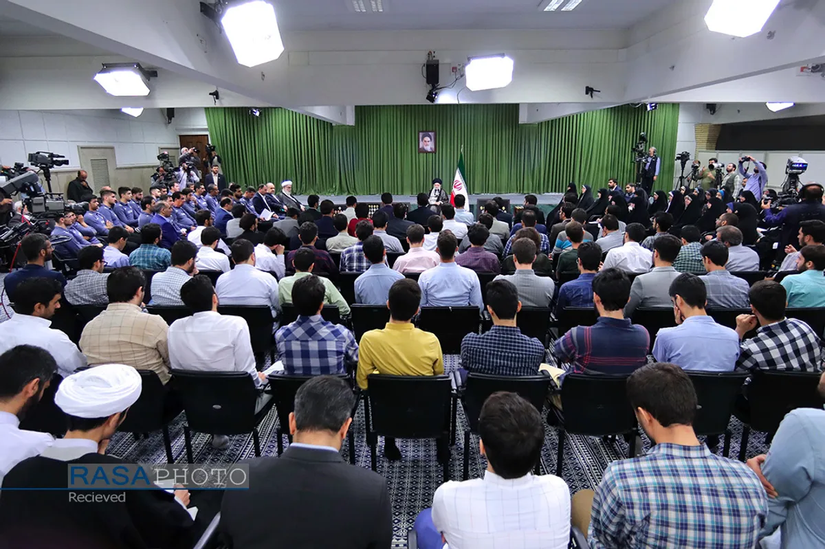 دیدار مدال&zwnj;آوران المپیاد&zwnj;های علمی و اعضای تیم ملی والیبال جوانان با رهبر انقلاب