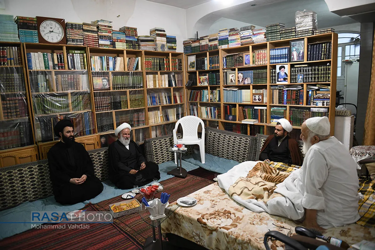 عیادت جمعی از مسئولان و اساتید حوزه با آیت الله دریاباری