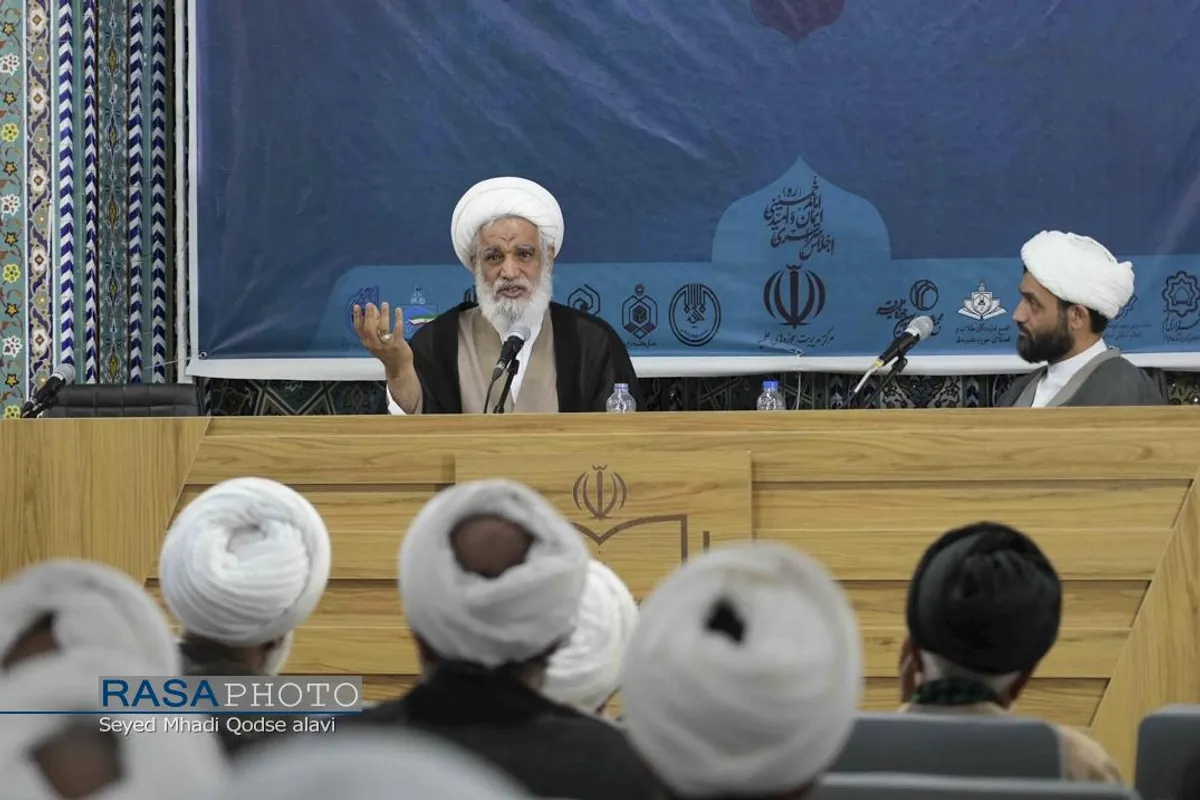 دورمین روز از اولین اجلاسیه سراسری ایمان و امید امام خمینی (ره) در اندیشه امام خامنه&zwnj;ای
