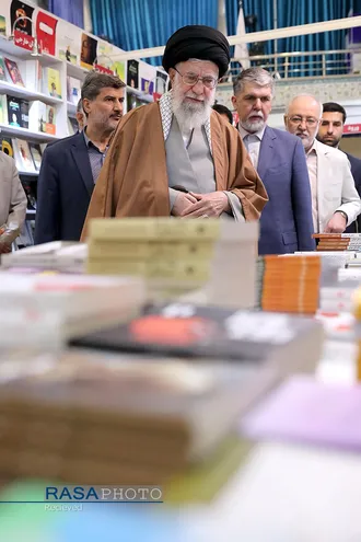 بازدید مقام معظم رهبری از سی و&zwnj;&zwnj; دومین نمایشگاه بین&zwnj;المللی کتاب تهران
