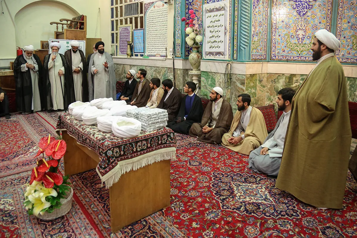 عمامه گذاری طلاب حوزه علمیه تهران به مناسبت روز میلاد امام زمان (عج)