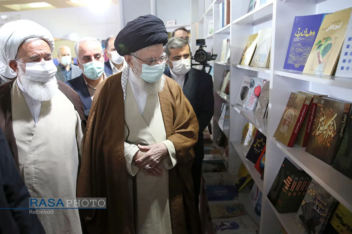 بازدید مقام معظم رهبری از سی و&zwnj;&zwnj; چهارمین نمایشگاه بین&zwnj;المللی کتاب تهران