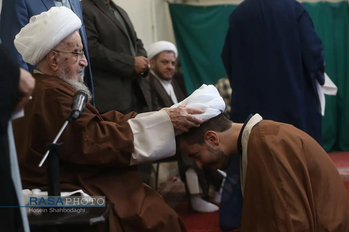 جشن عمامه گذاری طلاب در روز میلاد حضرات پیامبر اعظم و امام جعفر صادق (علیهما السلام)