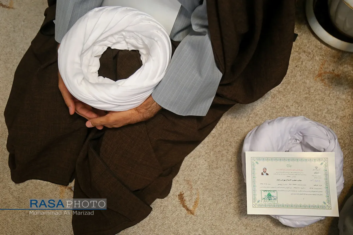 مراسم عمامه&zwnj;گذاری طلاب در بیوت مراجع تقلید در روز عید سعید غدیر
