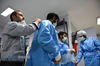 تقدیر جمعی از طلاب از پزشکان و پرستاران فعال در درمان بیماران مبتلا به کرونا