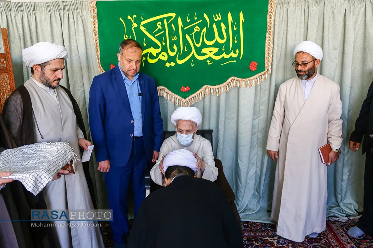 جشن عمامه&zwnj;گذاری طلاب توسط حضرت آیت الله سبحانی