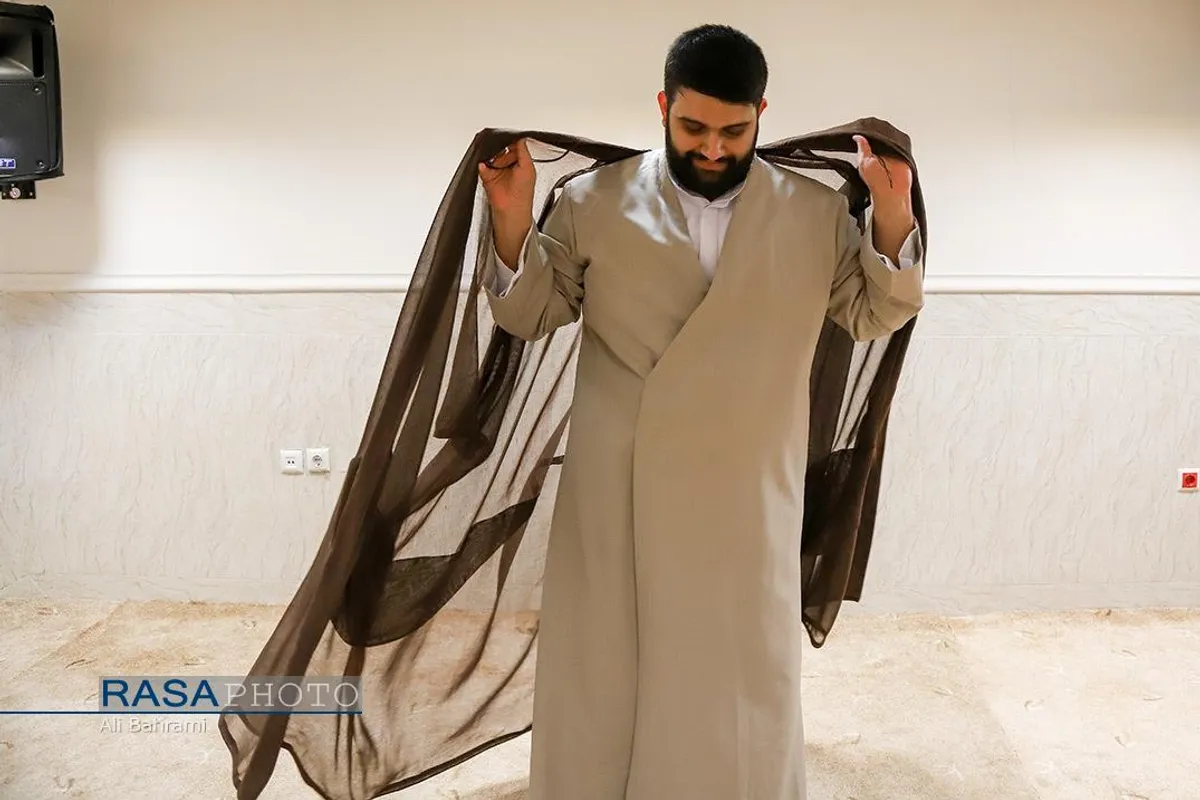جشن عمامه&zwnj;گذاری طلاب در بیوت مراجع تقلید به&zwnj;مناسبت روز میلاد حضرت زهرا (سلام&zwnj;الله&zwnj;علیها)