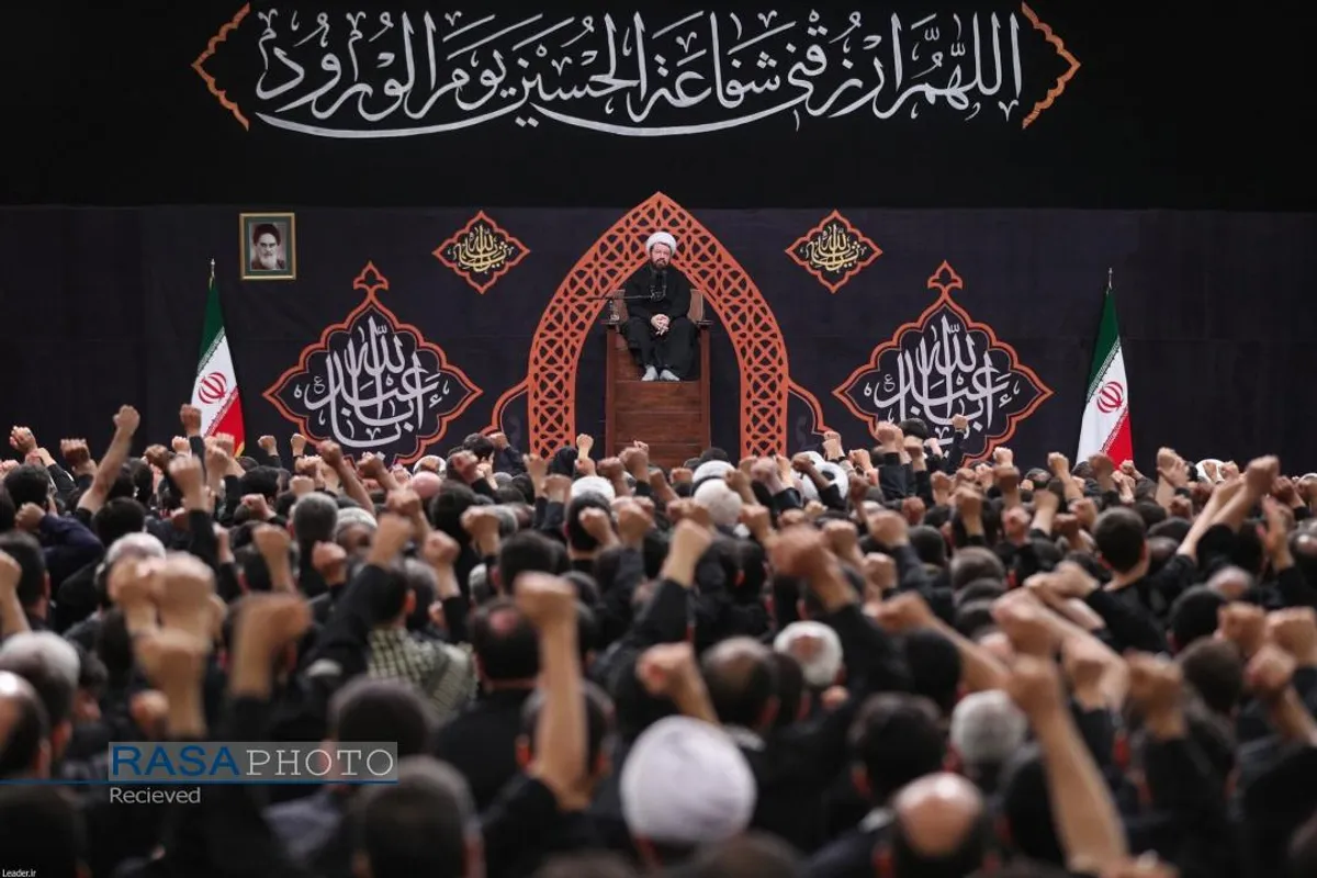 مراسم عزاداری شب عاشورای حسینی (علیه&zwnj;السلام) با حضور رهبر انقلاب