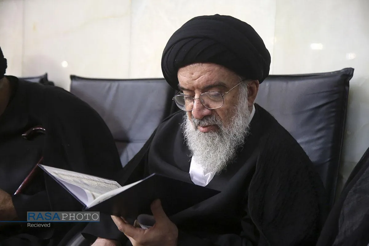 بزرگداشت رهبر شهید انقلاب در حرم کریمه اهل&zwnj;بیت (س)