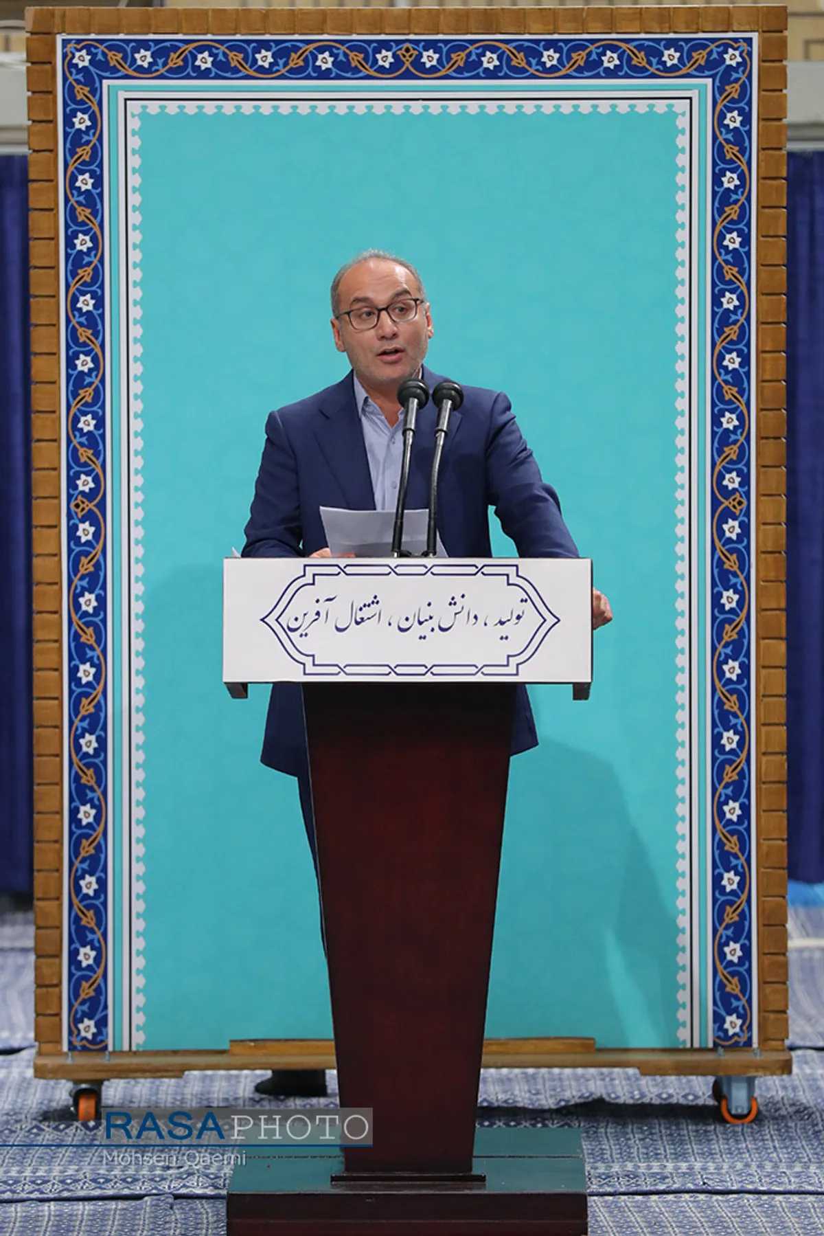 دیدار کارآفرینان، تولیدکنندگان و دانش بنیان&zwnj;ها با رهبر انقلاب